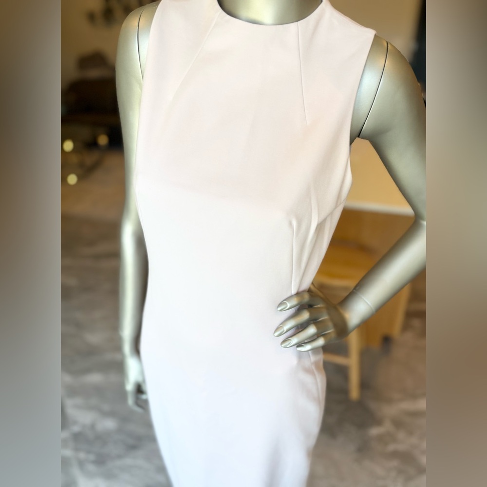 Elegant Light Lavender Sleeveless Dress with Stretch